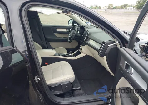 2020 Volvo Xc40 T5 Momentum z USA, uszkodzony, nr VIN YV4162UK0L2196408